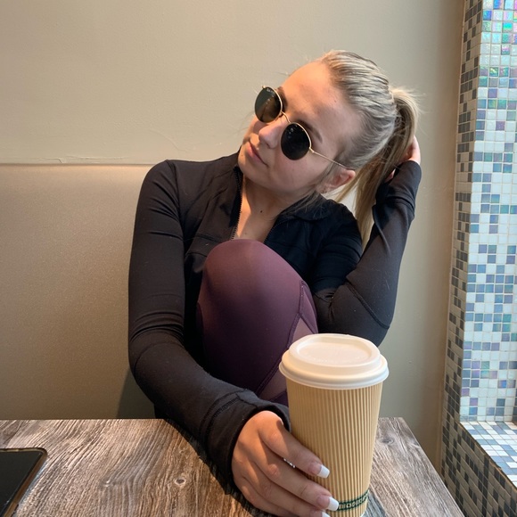 Meet your Posher, Hannah - Picture 1 of 1